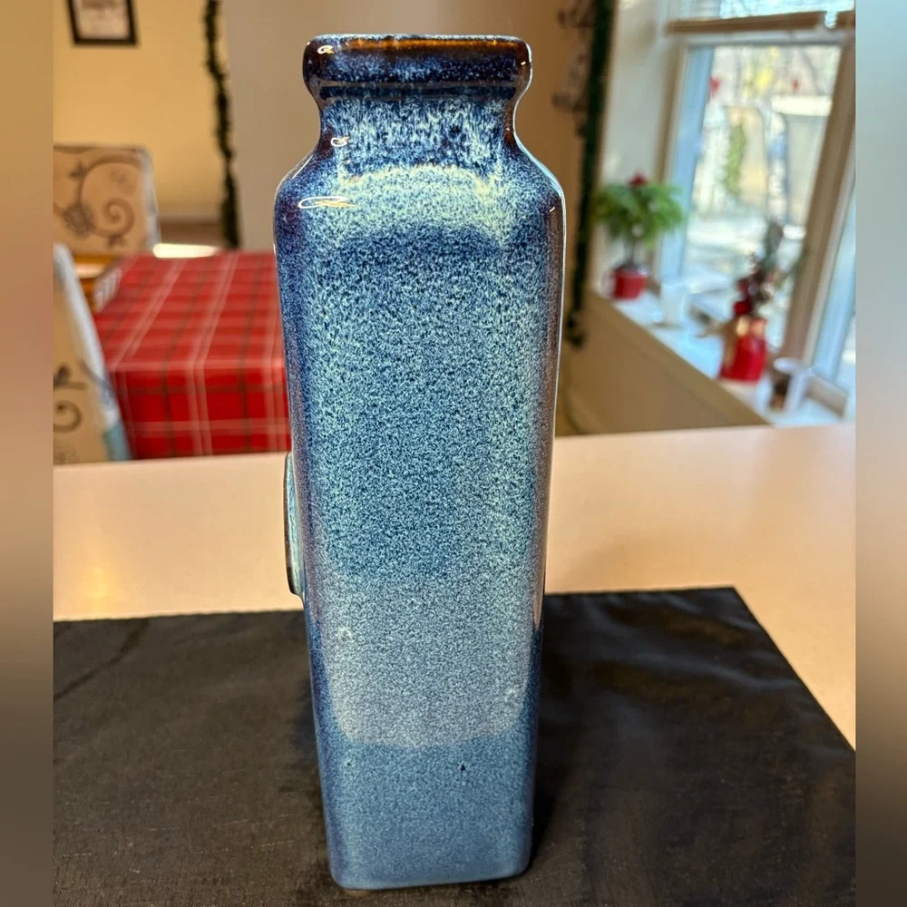 Asian-Inspired Ceramic Vase With Blue Speckled Glaze - Picture 4 of 7